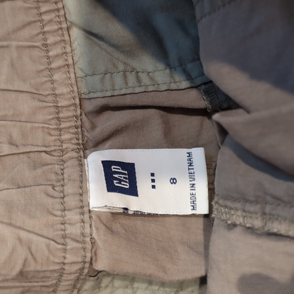 GAP Cargo Shorts - Picture 2 of 4